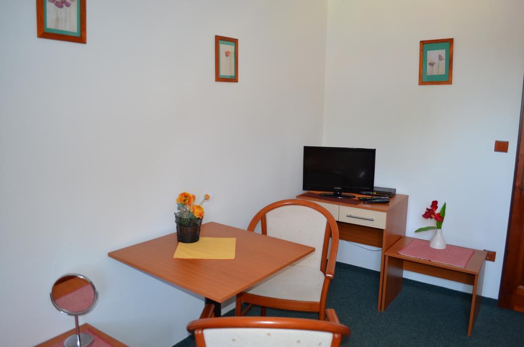 Hotel U Kapra Lázně Bělohrad Екстериор снимка