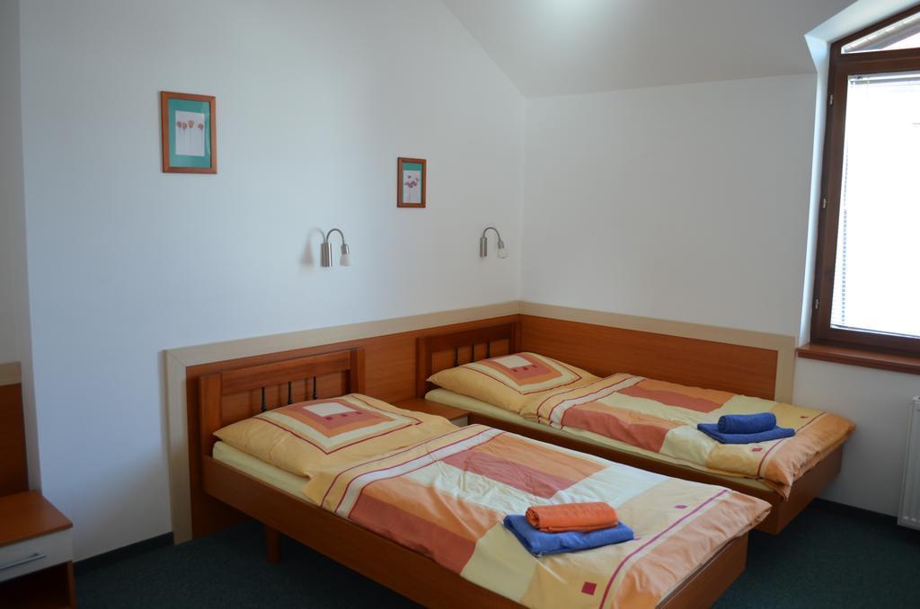 Hotel U Kapra Lázně Bělohrad Стая снимка