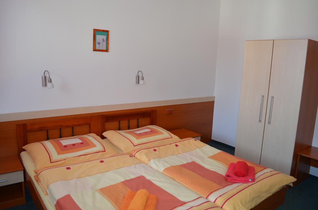 Hotel U Kapra Lázně Bělohrad Стая снимка