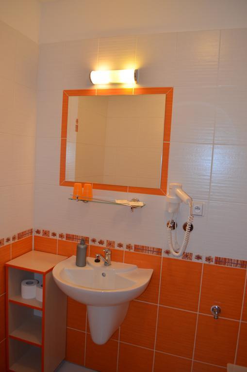 Hotel U Kapra Lázně Bělohrad Стая снимка